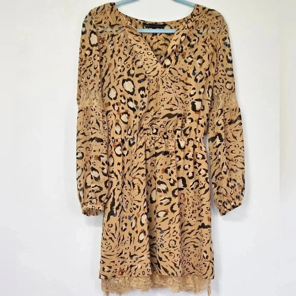Long sleeve abstract animal blouson dress with lace trim WHBM size 2 - Picture 1 of 8